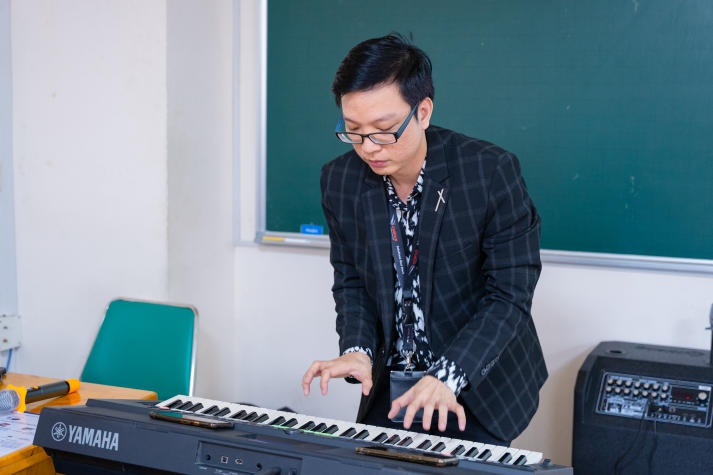 Trau dồi phương pháp tích hợp kỹ năng âm nhạc trong giảng dạy cho sinh viên Khoa Tiếng Anh HUTECH 68