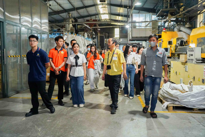 Top 9 HUTECH Startup Wings 2026 học khởi nghiệp từ thực tế vận hành doanh nghiệp tại Bidrico 51