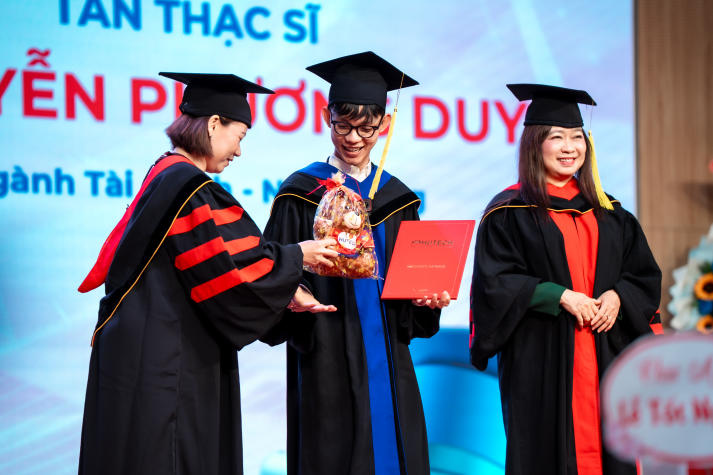 Lễ trao bằng tốt nghiệp HUTECH: Dấu son cho hành trình bền bỉ chinh phục tri thức 41