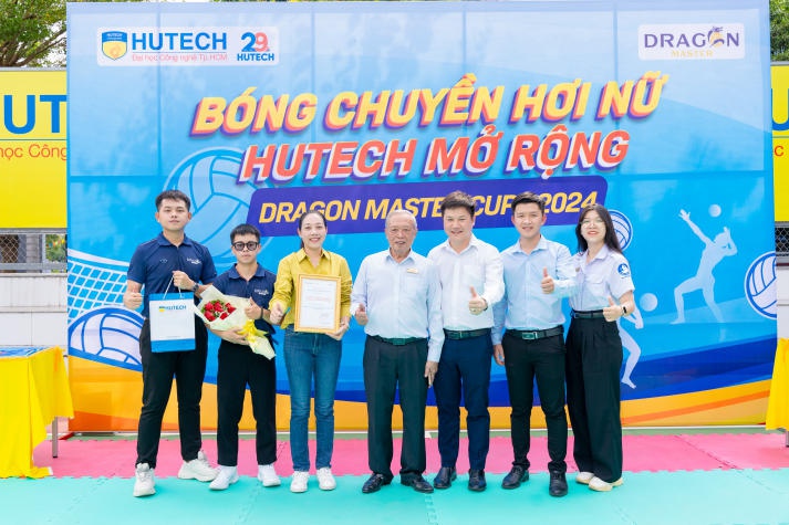 Đội chủ nhà giành ngôi vô địch Giải Bóng chuyền hơi nữ HUTECH mở rộng năm 2024 - Dragon Master Cup 76
