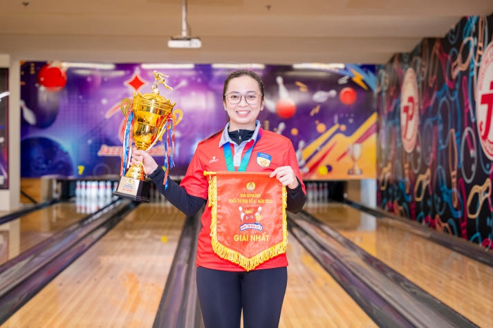 HUTECH giành cúp vô địch Giải Bowling khối thi đua số 4 năm học 2023-2024 78