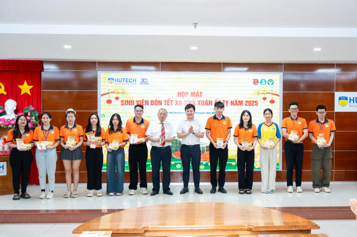 Đoàn Thanh niên - Hội Sinh viên HUTECH khảo sát tiếp nhận nguyện vọng, nhu cầu cần hỗ trợ của sinh viên dịp Tết Nguyên đán 2026 70