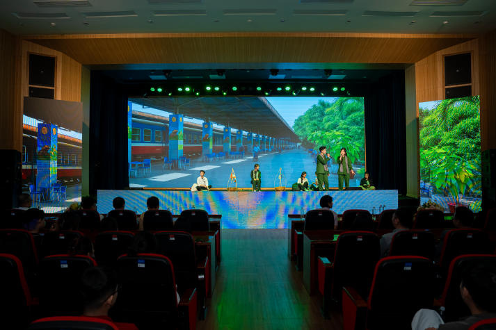 Sinh viên HUTECH thắp sáng niềm tự hào Việt qua chuỗi đồ án nghệ thuật hoành tráng 240