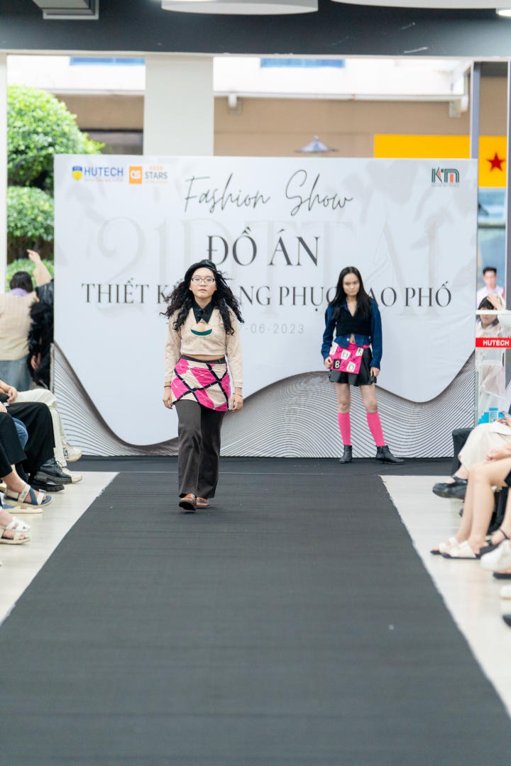 Ngắm 17 bộ sưu tập độc đáo tại show “Trang phục dạo phố” của sinh viên ngành Thiết kế thời trang 50