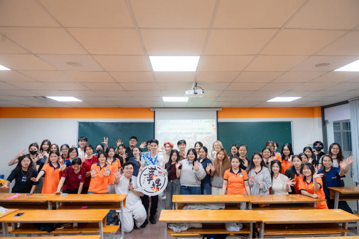 Hóa thân thành hướng dẫn viên du lịch, sinh viên Trung Quốc học rèn tiếng Trung chuyên ngành 10