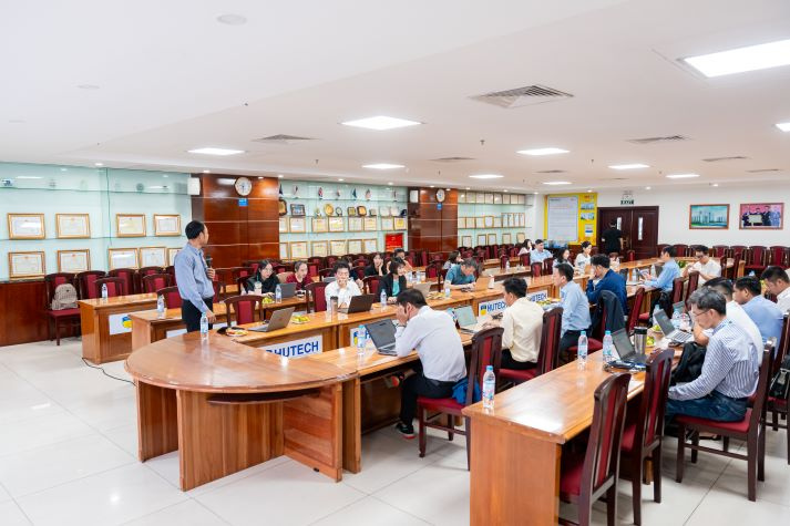 Giảng viên Khoa Tài chính - Thương mại cập nhật xu hướng ứng dụng AI trong nghiên cứu khoa học lĩnh vực kinh tế 99