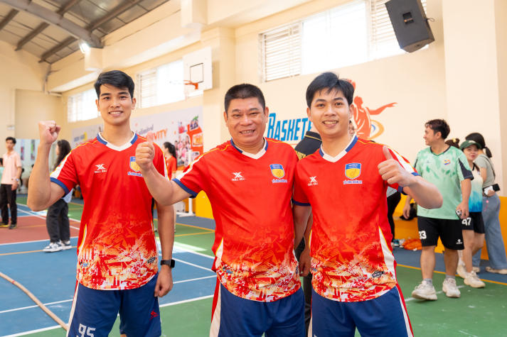 [Video] [Hội thao CB-GV-NV HUTECH 2025]: Khép lại mùa giải với những chiến thắng rực rỡ và tinh thần gắn kết 42