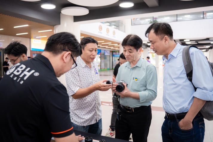 Sinh viên Khoa Quản trị kinh doanh giành giải Quán quân HUTECH Photo Contest “Beloved Teacher 2025” 81