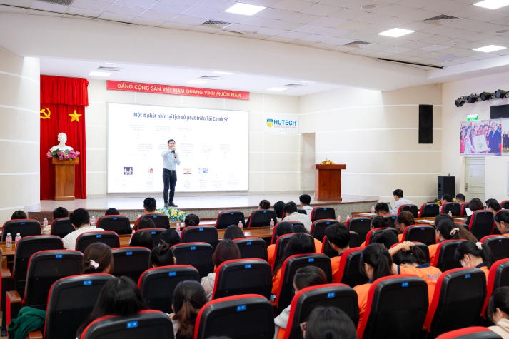 Seminar on Fintech & Blockchain Technology at HUTECH 46