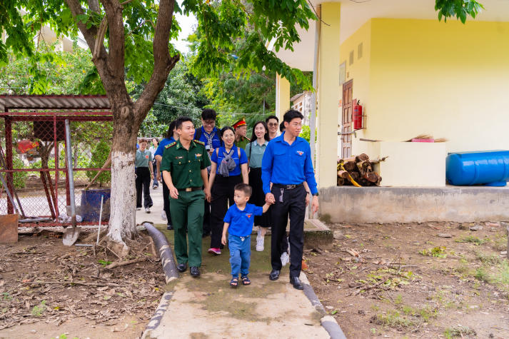 [Ảnh] Chi bộ 17 HUTECH nối dài tinh thần bảo vệ chủ quyền biển đảo tại Đồn Biên phòng Cần Thạnh (Cần Giờ) 163
