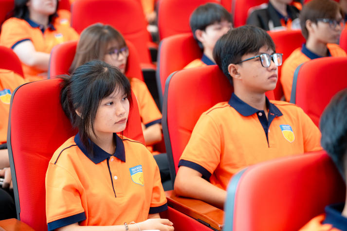 Hành trang quan trọng để tân sinh viên HUTECH tự tin bước vào giảng đường đại học sẽ có tại buổi Sinh hoạt đầu khoá sắp tới 61