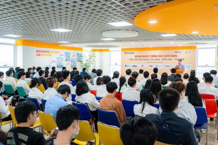 Doanh nghiệp phỏng vấn tuyển dụng trực tiếp: Sinh viên Xây dựng - Kiến trúc - Nội thất nắm bắt cơ hội việc làm ngay từ giảng đường 10