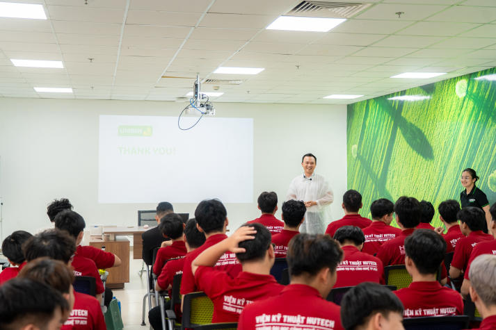 Sinh viên Viện Kỹ thuật trải nghiệm mô hình sản xuất thực phẩm - đồ uống hiện đại tại Uniben 56