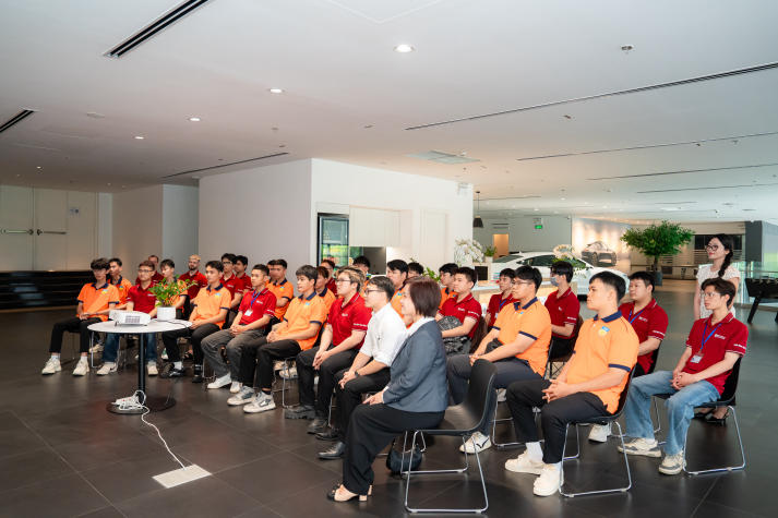 [Video] Sinh viên Công nghệ kỹ thuật ô tô khám phá công nghệ hiện đại tại Showroom Audi Tân Bình 59