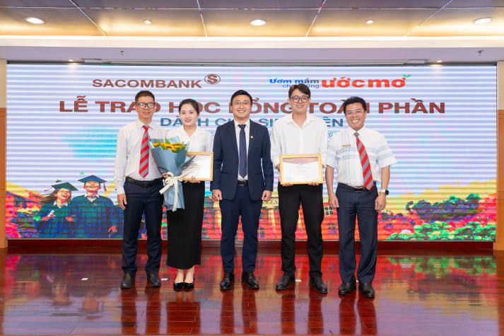 Hai sinh viên Tài chính - Ngân hàng nhận học bổng “Sacombank - Ươm mầm cho những ước mơ” 2026 63