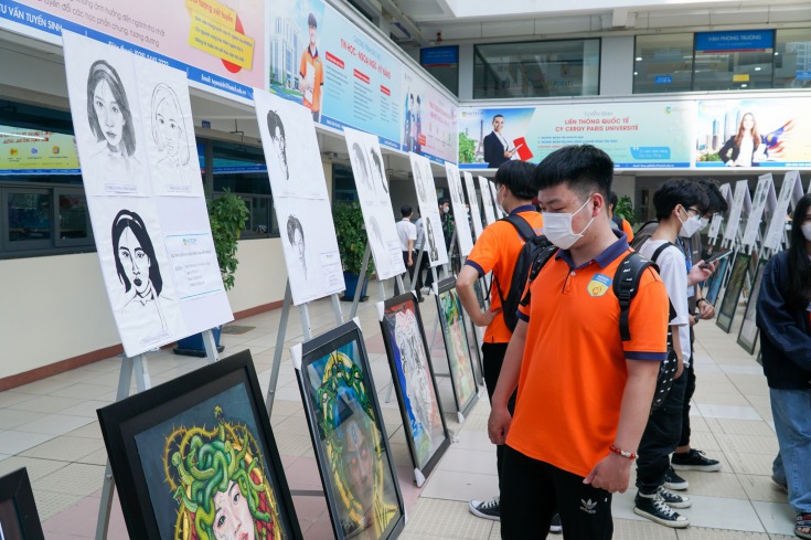 Sinh viên ngành Thiết kế đồ họa gây ấn tượng với loạt đồ án kết thúc môn học Hình họa mỹ thuật HUTECH 2