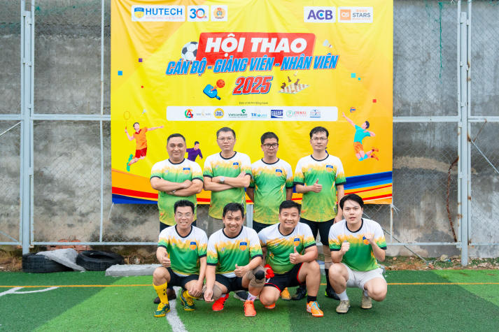 [Hội thao CB-GV-NV HUTECH 2025]: Rực lửa với những cuộc rượt đuổi tỷ số bộ môn Bóng đá nam 15