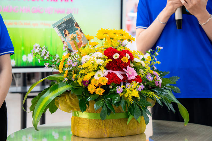 [Ảnh] Khoảnh khắc đẹp tại cuộc thi cắm hoa 20/11: Sinh viên HUTECH gửi trọn yêu thương đến các nhà giáo 96