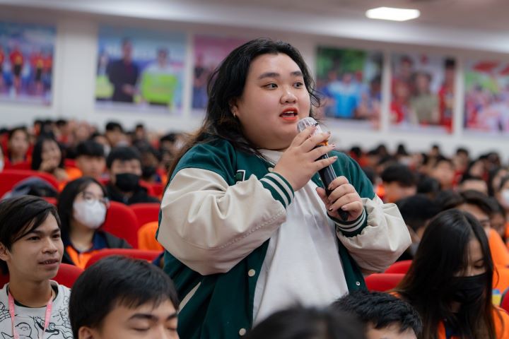 [Video] MC Vũ Mạnh Cường và Á hậu Hà Thu “bật mí” bí quyết gia tăng sức hút khi giao tiếp cho sinh viên HUTECH 108
