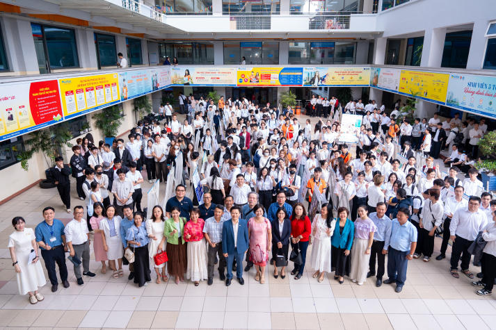 [Video] 53 dự án “lên sóng” tại Poster Innovation HUTECH, sinh viên bứt phá với loạt ý tưởng đậm tính ứng dụng 13