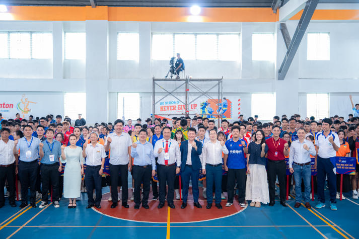 49 đội bóng hội tụ tại HUTECH, mở màn vòng Loại Bóng chuyền Đại hội Thể thao Sinh viên toàn quốc 2026 10