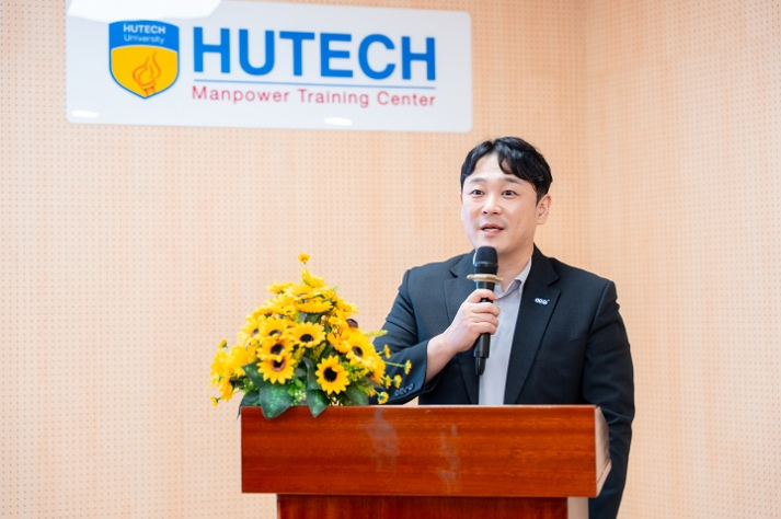 [Video] Giao lưu cùng chuyên gia Hàn Quốc, sinh viên Viện Khoa học Ứng dụng cùng học, cùng đẹp theo chuẩn K-Beauty 35