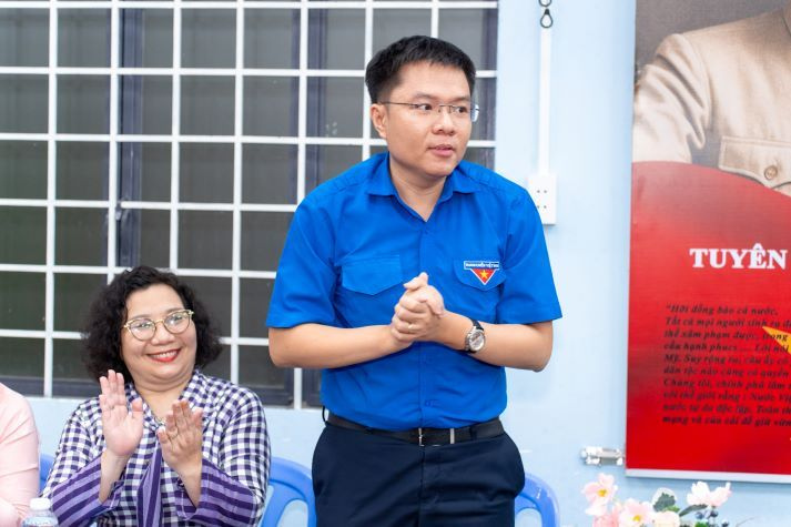 Sinh viên HUTECH mang Trung thu ấm áp đến với thiếu nhi phường An Khánh 20