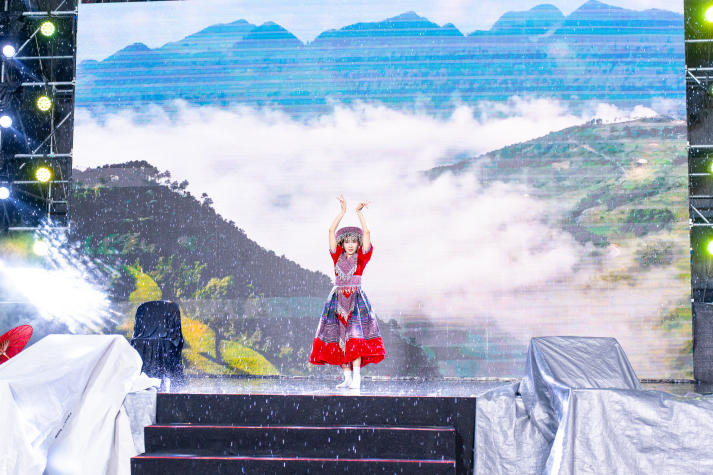 Sinh viên HUTECH thắp sáng niềm tự hào Việt qua chuỗi đồ án nghệ thuật hoành tráng 111