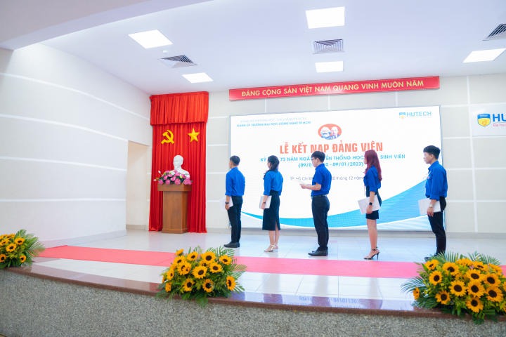 HUTECH kết nạp 05 Đảng viên mới nhân Kỷ niệm 73 năm ngày Truyền thống Học sinh - Sinh viên Việt Nam 35