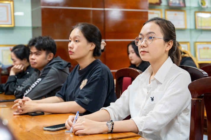 Sinh viên Khoa KHXH&QHCC “bỏ túi” bí quyết giao tiếp và ứng xử chuyên nghiệp 21