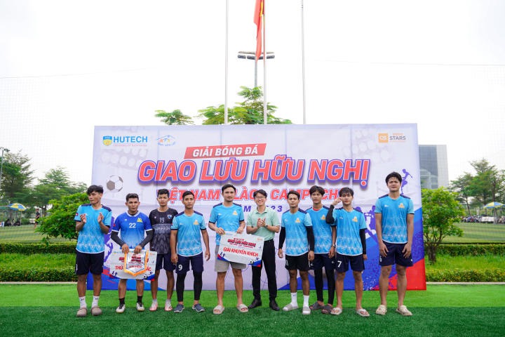 [Video] Sinh viên Việt Nam - Lào - Campuchia sôi nổi giao hữu bóng đá tại Hitech Park Campus của HUTECH 153