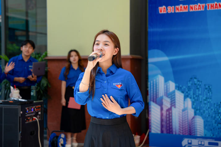 Thanh âm tuổi trẻ lan tỏa tinh thần Tháng Thanh niên tại HUTECH 39