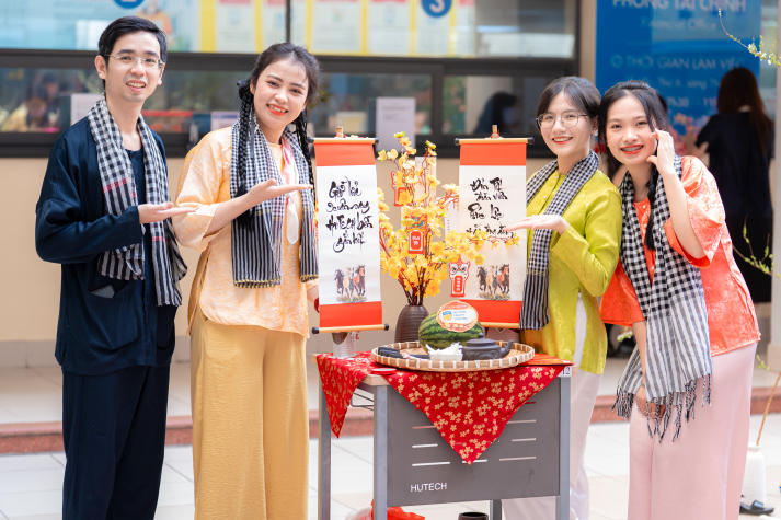 [Video] Sắc xuân HUTECH 2026: Gìn giữ sắc xuân truyền thống, lan tỏa tinh thần gắn kết 103