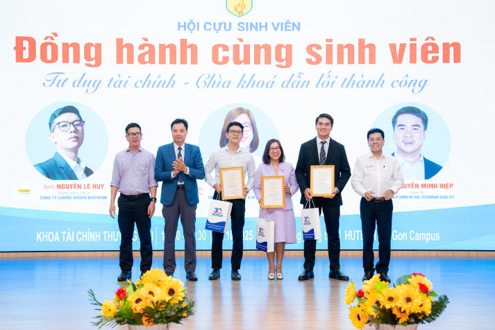 “Đồng hành cùng sinh viên” - Hành trình kết nối thế hệ và lan tỏa tư duy tài chính tích cực 22