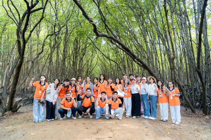 Sinh viên Quản trị dịch vụ du lịch và lữ hành học phát triển du lịch bền vững từ thực tế Cần Giờ 77