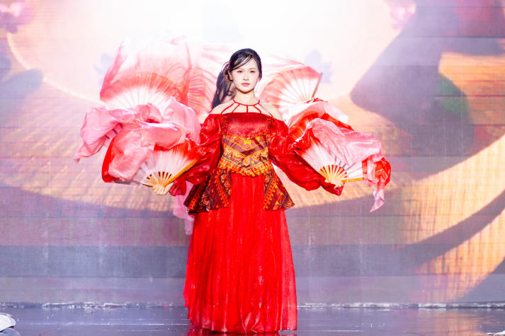 [Video] Dưới ánh đèn sân khấu, sinh viên Quản trị sự kiện HUTECH làm nên khoảnh khắc bùng nổ 28