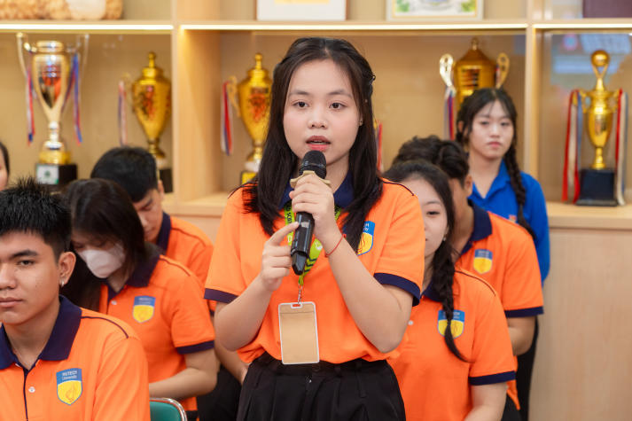 Tân binh Viện Khoa học Ứng dụng học hỏi từ đàn anh, sẵn sàng chinh phục giảng đường đại học 52