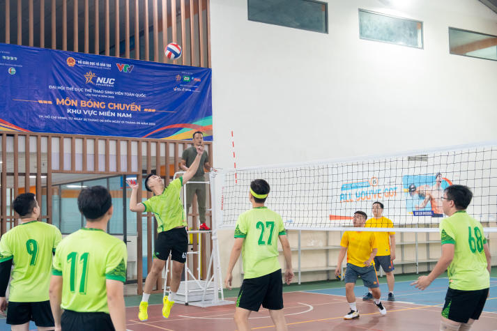 [Hội thao CB-GV-NV 2026] Tuyển sinh - Truyền thông - Marketing bảo vệ ngôi vương Bóng chuyền nam 52