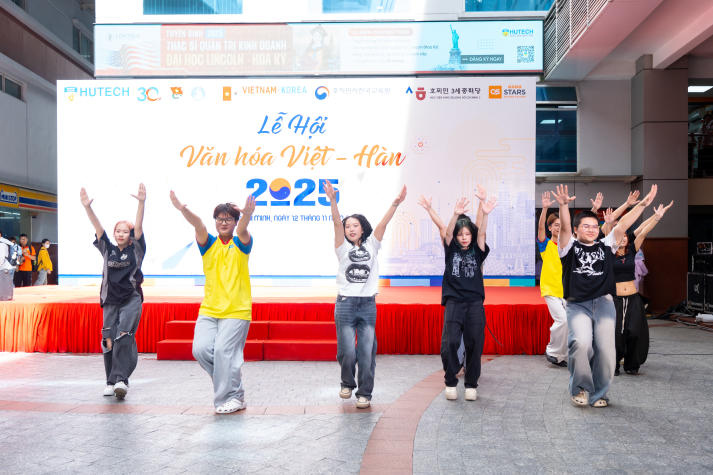 A burst of cultural colors at the Vietnam - Korea Cultural Festival 2025: Connection and integration 83