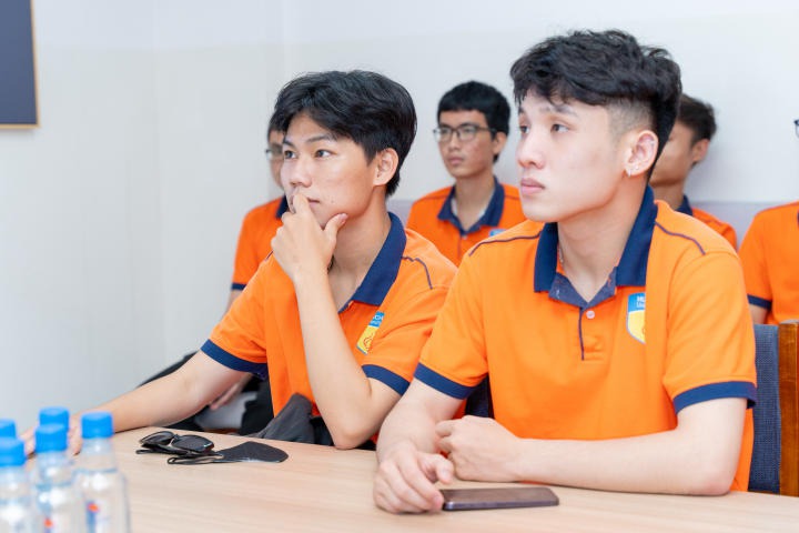 Sinh viên Logistics Viện Đào tạo Quốc tế kiến tập thực tế tại Cty CP ICD Tân cảng Sóng Thần 35