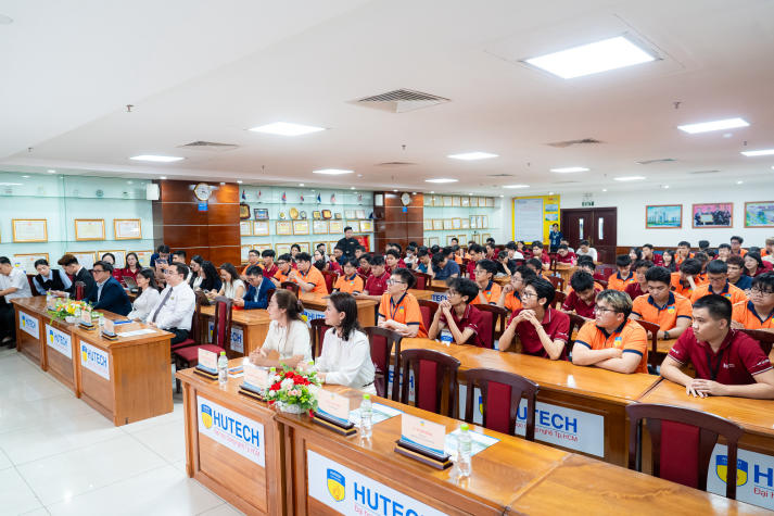 Sinh viên I-HUTECH nhận diện nội lực, định hình tương lai từ những câu chuyện nghề nghiệp thực tế 11