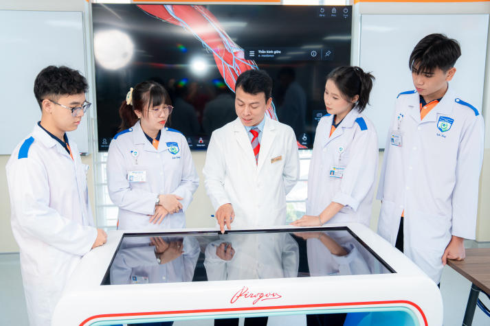 HUTECH công bố chính sách học phí và học bổng khóa 2026 50