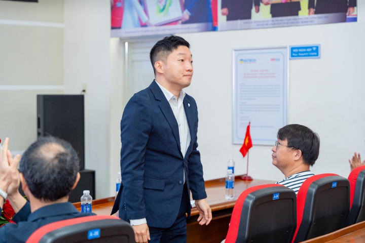 [Video] Viện Công nghệ Việt - Hàn HUTECH tổ chức lễ khai giảng, chính thức khởi động năm học mới 21