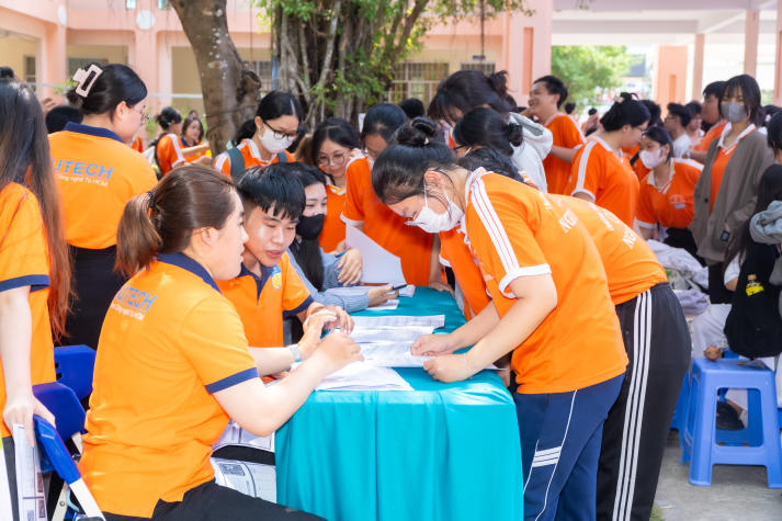 Sinh viên ngành Tâm lý học kết nối hơn 2.000 học sinh An Giang qua hành trình “Hiểu tâm lý - Vững tương lai” 20