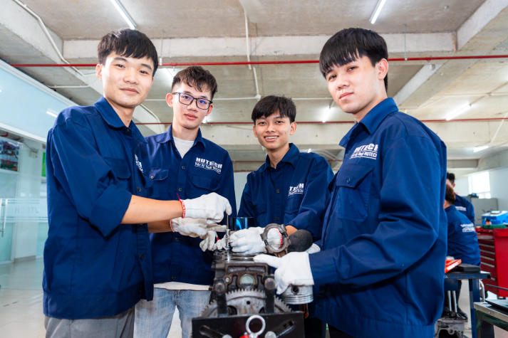 [Hướng nghiệp 2026] Học Công nghệ kỹ thuật ô tô có được thực hành với máy móc thật? 50