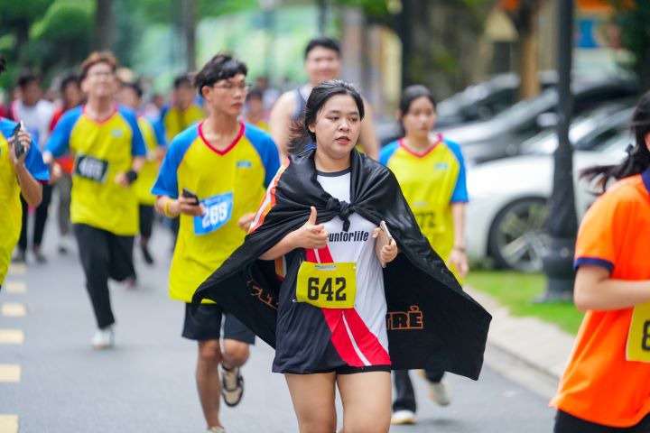 [Giải Thể thao Chào đón Tân sinh viên] Sôi nổi khai mạc và khởi tranh nội dung chạy Việt dã với hơn 1000 vận động viên 128