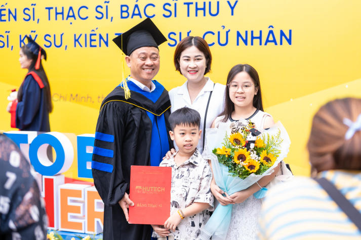 Các tân khoa HUTECH và hành trình học tập không ngừng nghỉ 17