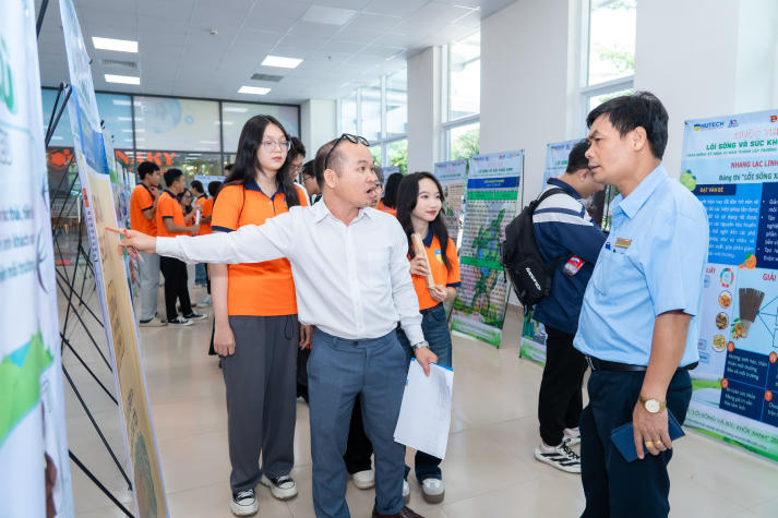 Lối sống xanh - Sức khỏe xanh: Sinh viên HUTECH kiến tạo tương lai bằng hành động bền vững 52