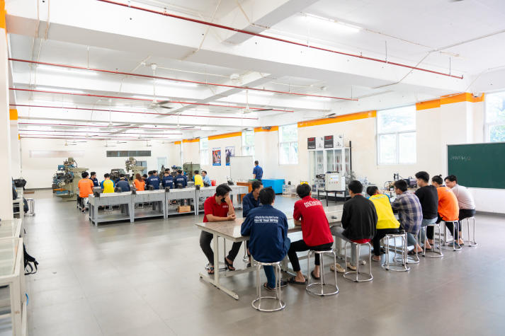 [Video] Ngày đầu năm học 2025-2026 tại HUTECH: Hào hứng, rộn ràng và đầy kỳ vọng 105