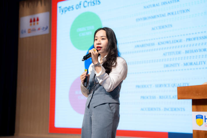 Sinh viên Khoa Khoa học Xã hội và Quan hệ Công chúng trang bị tư duy xử lý khủng hoảng truyền thông trong kỷ nguyên số 35